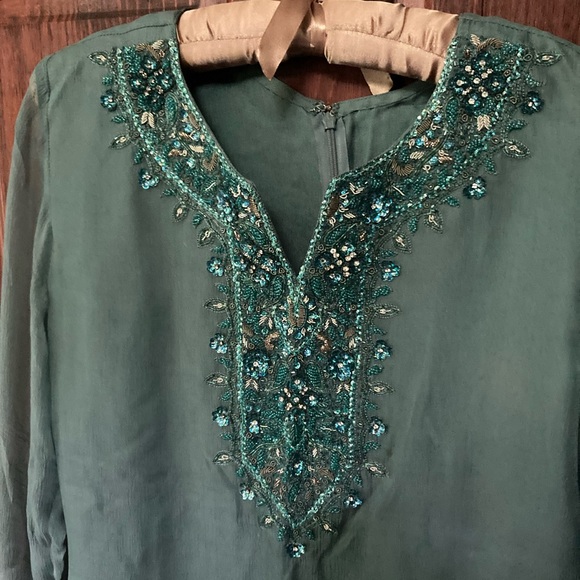 Periwinkle blue chiffon kameez with stones embroidered along neckline Size M - Picture 2 of 7